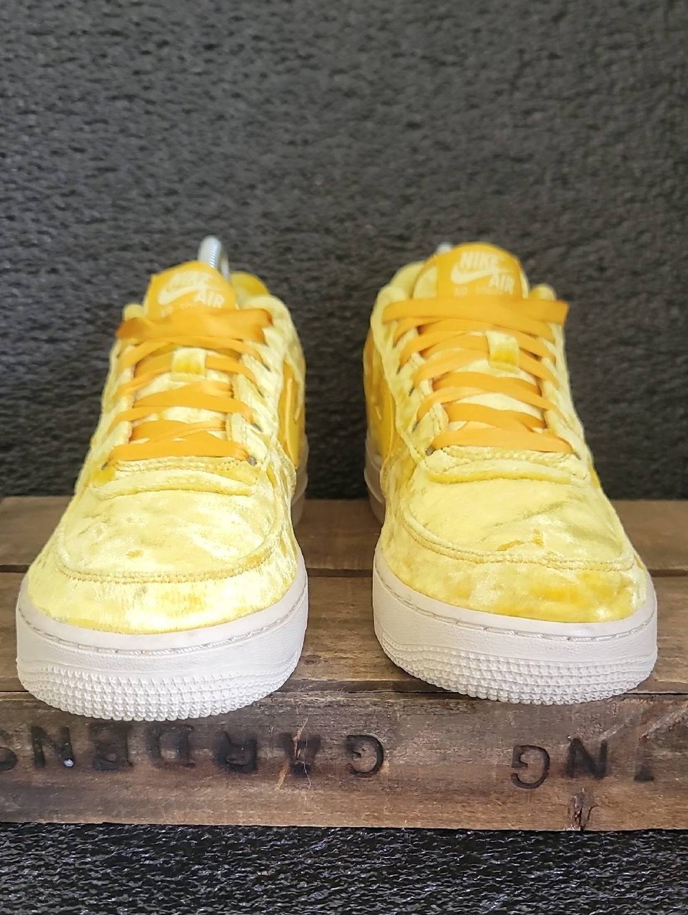 Nike Air Force 1 LV8 "Mineral Gold Velvet" Wmns 8.5 Fast Shipper - Picture 4 of 10